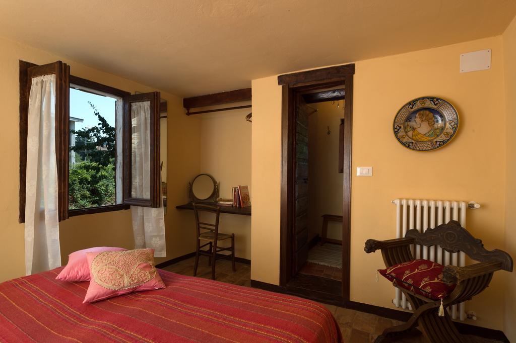 R&B Mulino Marsa Acomodação com café da manhã CastellʼArquato Quarto foto
